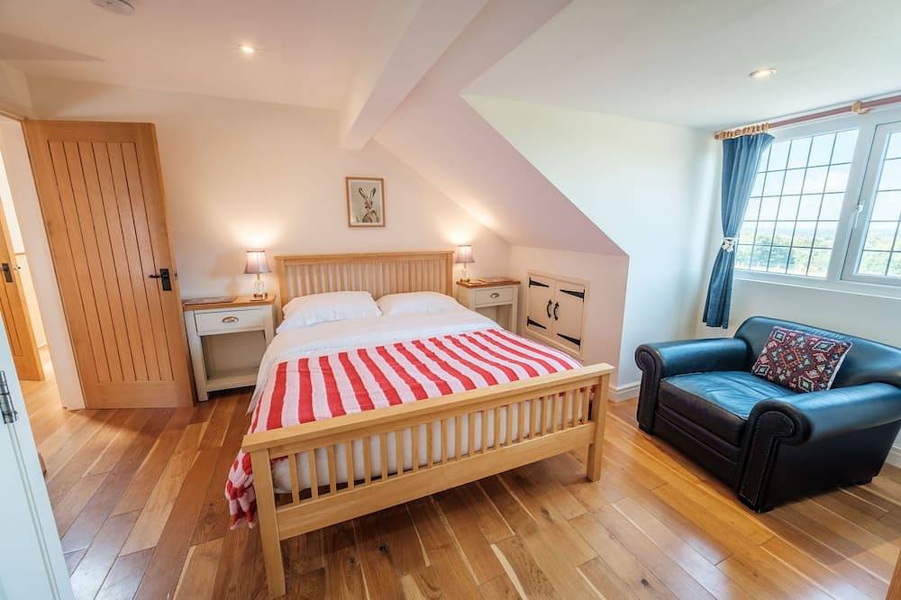 Luxury 5 star cottage with 7 bedrooms and hot tub in Lancashire