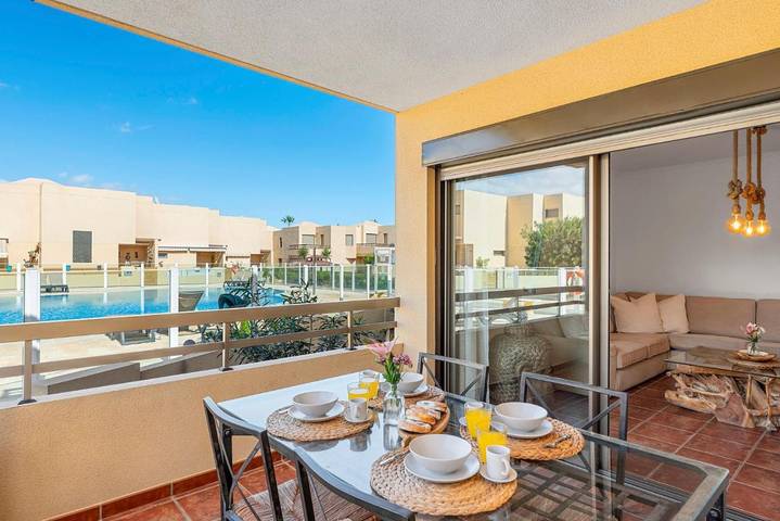 Apartamento para 6 personas, con piscina y jardín, Se admiten mascotas en La Tejita