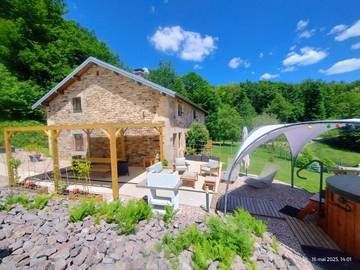 Gîte pour 6 personnes, avec jardin ainsi que jacuzzi et terrasse dans les Vosges