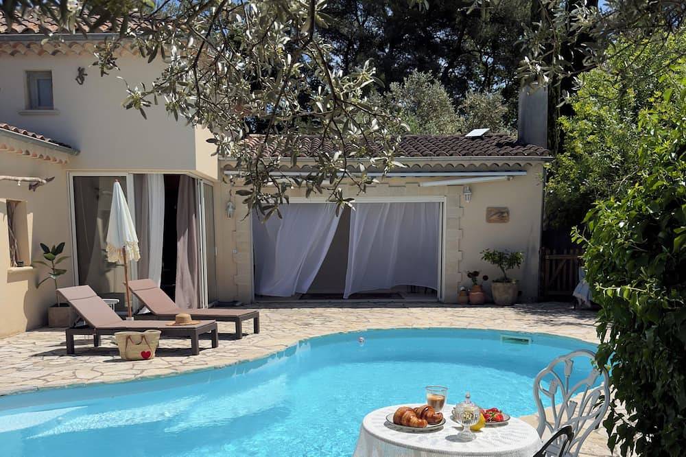 Provence Pool House 🐾🚲🌿 in Loriol-du-Comtat, Vaucluse