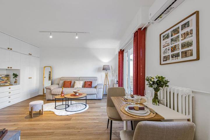 Gîte pour 2 personnes, avec Balcon ainsi que Terrasse et Vue dans Casino De Menton