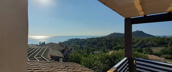 Gîte pour 4 personnes, avec piscine et sauna ainsi que jacuzzi et terrasse dans Golf De Cap Esterel