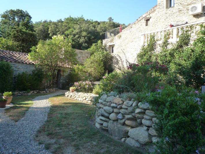 Appartement de vacances pour 2 personnes, avec sauna et vue ainsi que jardin et piscine