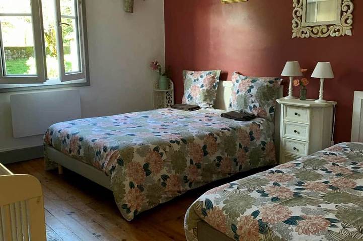 Location de vacances pour 7 personnes, avec terrasse et jardin, animaux acceptés à Charritte-de-Bas - 2