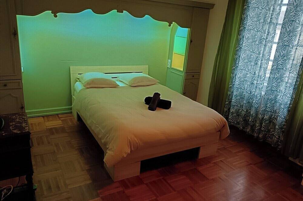 Welcome to this charming room located at 32 avenue Victor Hugo. in Carhaix-Plouguer, Châteaulin und Umgebung