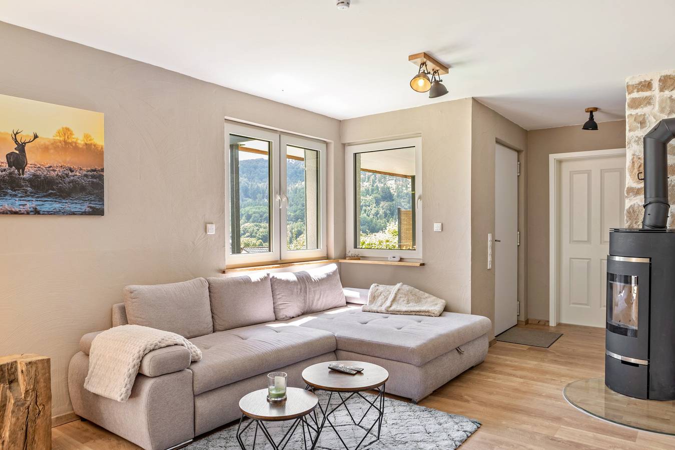 Appartement entier, Appartement à Helsa avec vue sur la montagne, terrasse privée et Wi-Fi in Helsa, Hessisches Bergland