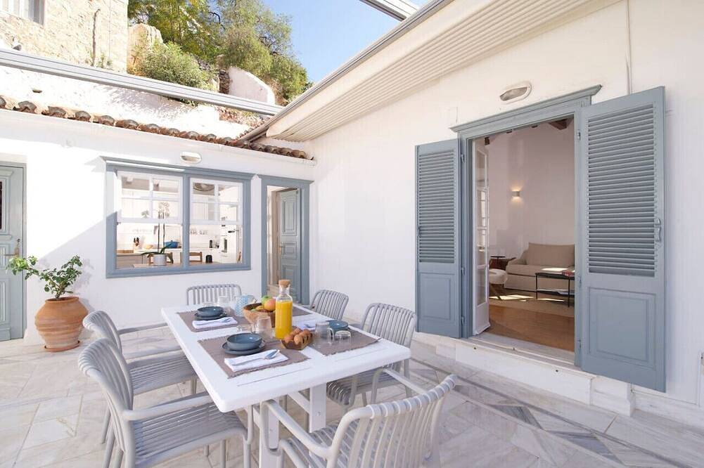 Elegant Hydra Getaway in Hydra
