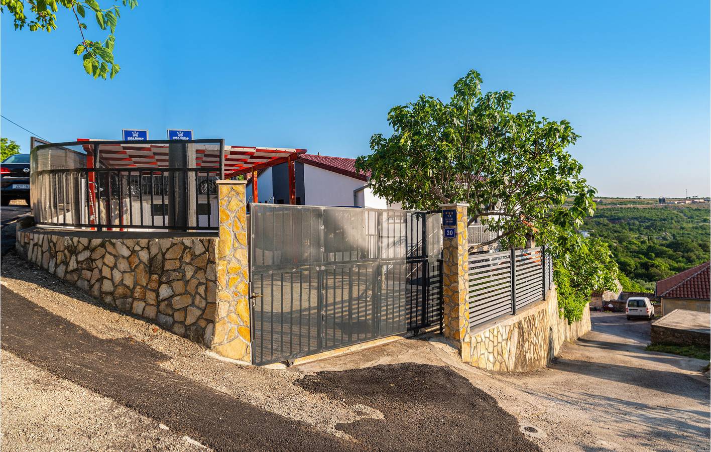 Cozy 1-Bedroom Apartment with Terrace, Wi-Fi, and 400m to Coastline in Jasenice, Zadar