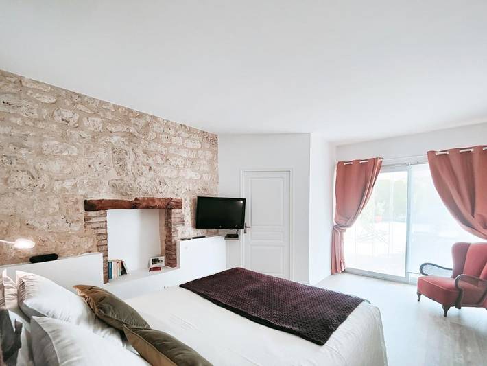 Gîte pour 2 personnes, avec piscine ainsi que jardin et vue à Livers-Cazelles - 3