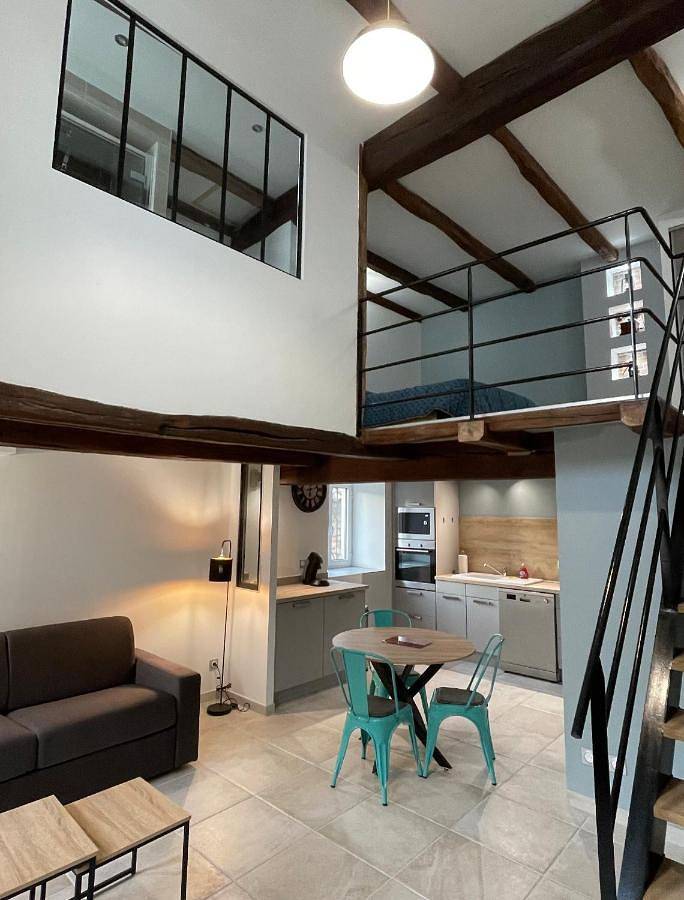 Loft en centre-ville 900m cure in Jonzac, Région de Jonzac