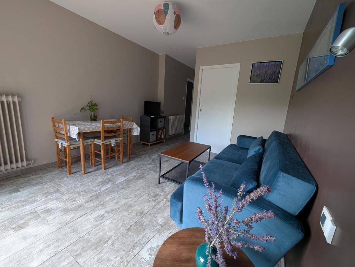 Appartement entier, One-Bedroom Apartment in Sorbiers, Loire