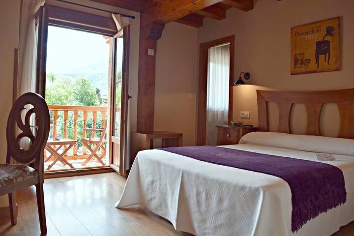 Casa de huéspuedes para 3 personas, con Terraza además de Piscina y Vistas en Liébana