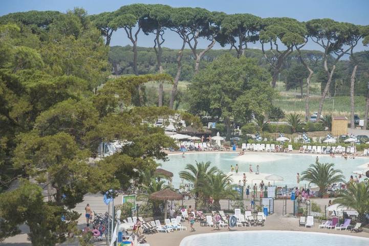 Hôtel pour 2 personnes, avec jardin ainsi que piscine et bassin pour enfant