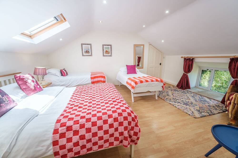Oakhouse - sleeps 16 guests  in 5 bedrooms in Lancashire