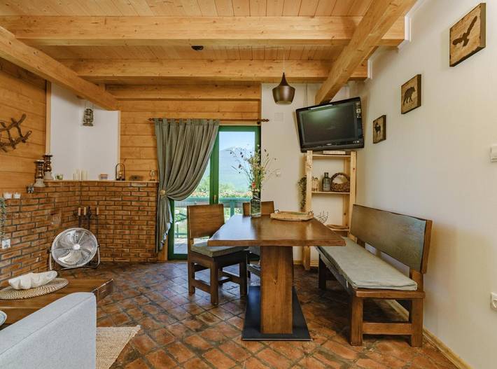 Ferienwohnung für 4 Personen, mit Balkon und Whirlpool in Korenica, Mittelkroatien