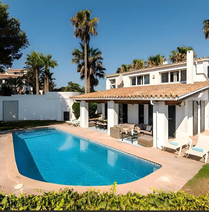 Finca für 6 Personen, mit Terrasse und Garten sowie Pool und Ausblick in Es Castell