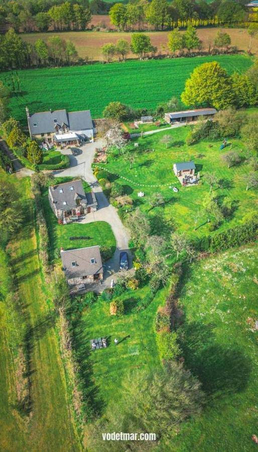 Location de vacances pour 10 personnes, avec Balcon et Terrasse ainsi que Jardin et Vue à Beauficel