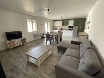 Gîte pour 6 personnes, avec jardin ainsi que piscine et terrasse à Cornillon-Confoux