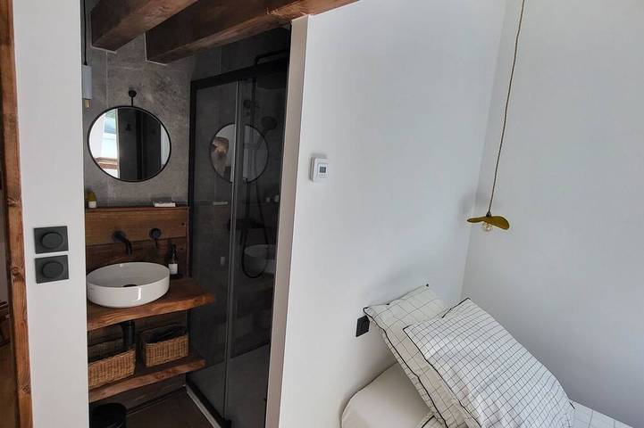 Renovated sheepfold in the heart of the national park near hiking trails in Gèdre, Nationalpark Pyrenäen
