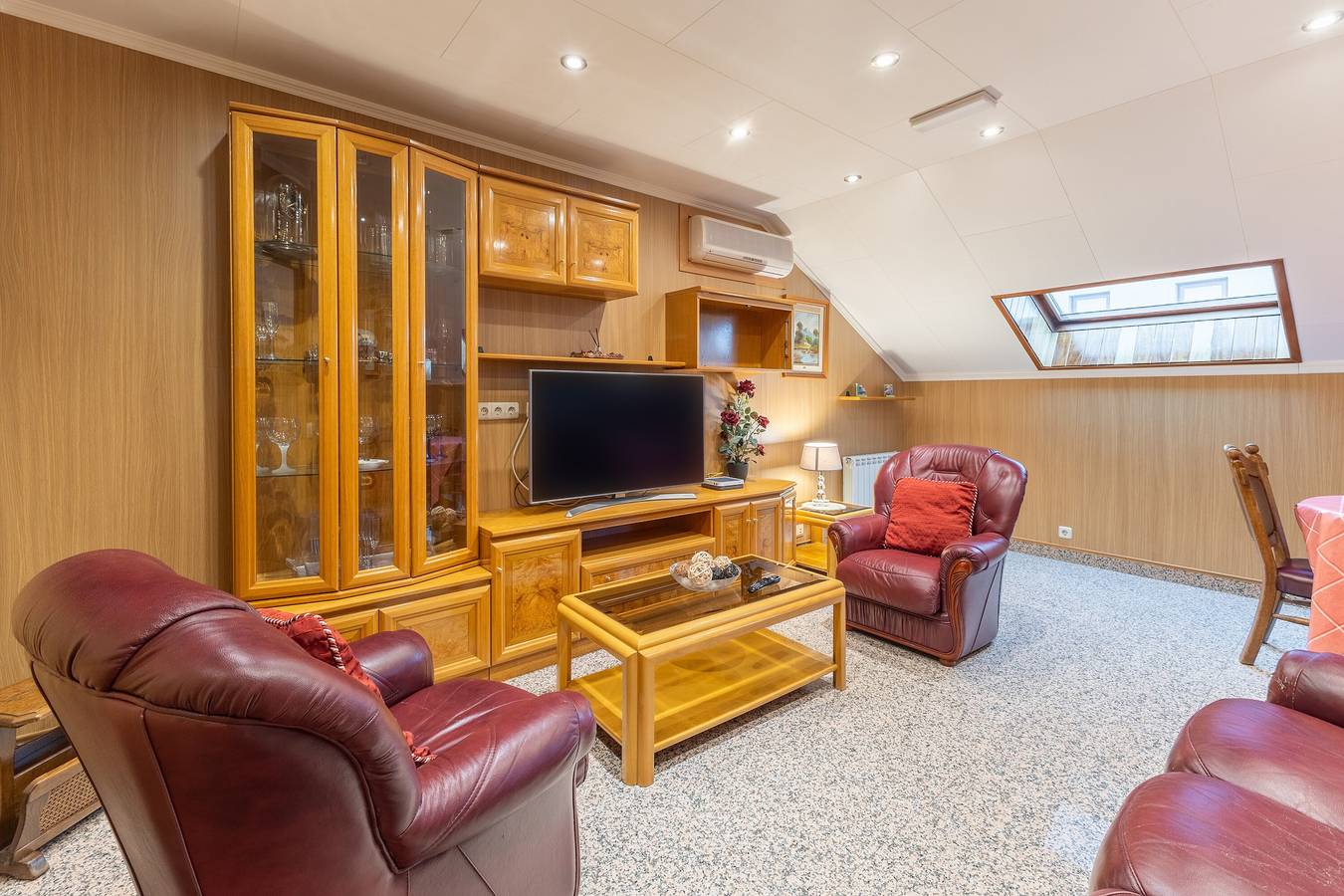 Holiday Home 'Pensado Para Ti' with Balcony, Wi-Fi & Air Conditioning in Pozuelo de Alarcón, Madrid Province