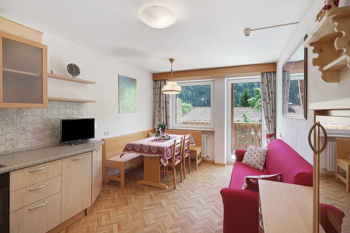 Ganze Wohnung, Apartment „Lella Primula“ mit Bergblick, Balkon und WLAN in Vigo di Fassa, San Giovanni di Fassa