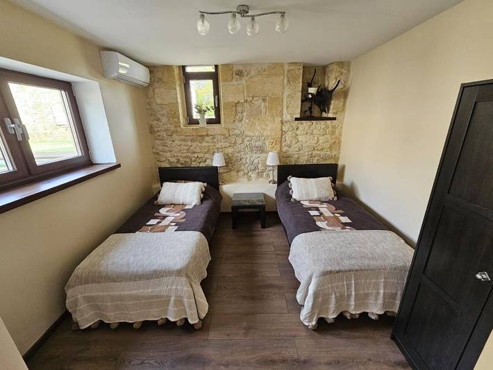 Location de vacances pour 8 personnes, avec jacuzzi ainsi que terrasse et piscine à Jau-Dignac-et-Loirac - 3