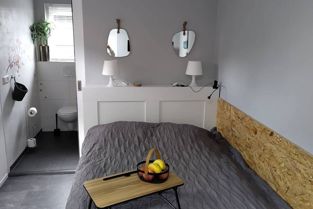 Enjoy the Beach and Domburg 18m2- very nice, charming room central and quiet in Dombourg, Walcheren
