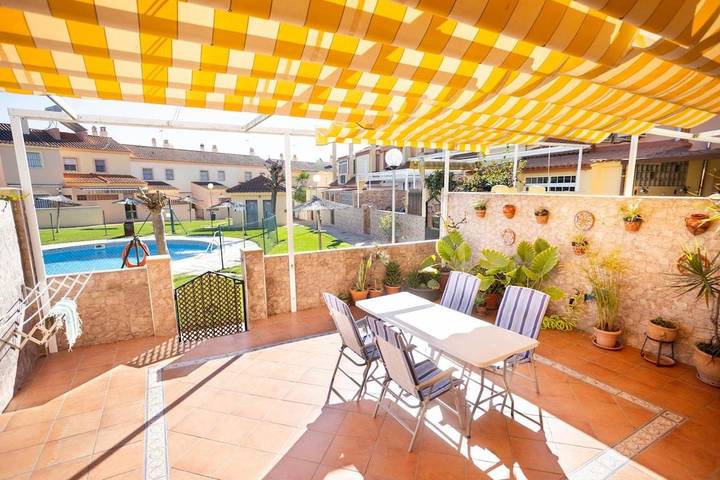 Casa de férias para 10 pessoas, com Varanda e Jacuzzi e ainda Terraço and Jardim em Punta Umbría