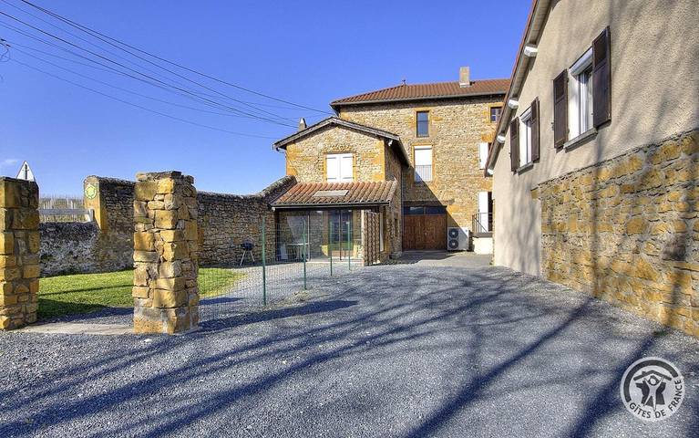 Gîte pour 7 personnes, avec Terrasse ainsi que Jardin et Vue dans Sourcieux-les-Mines