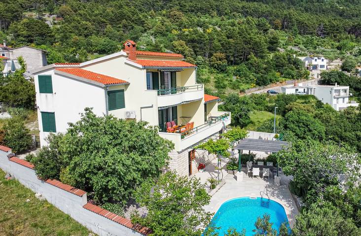 Villa mit pool für 8 Personen, mit Pool und Garten in Makarska