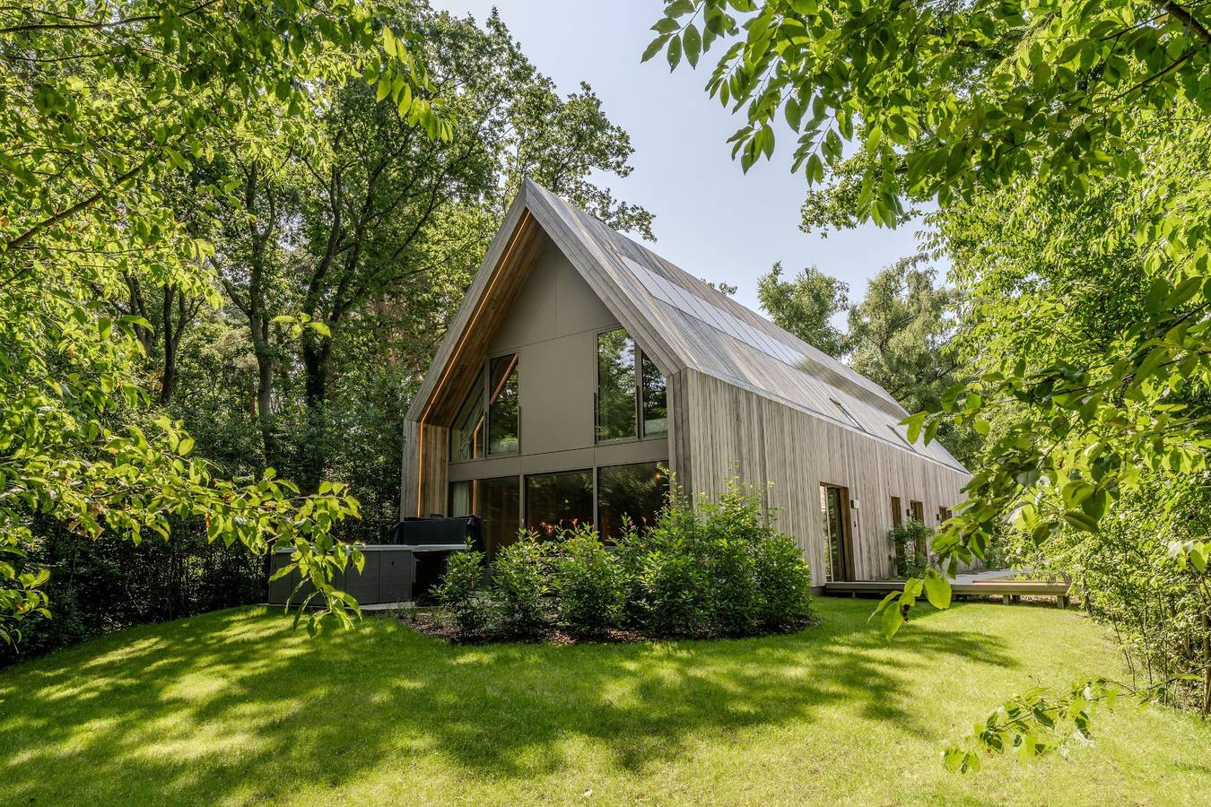 Woodz Lodges — Lodge met Jacuzzi | 8 personen in Heusden-Zolder, Hasselt en omgeving