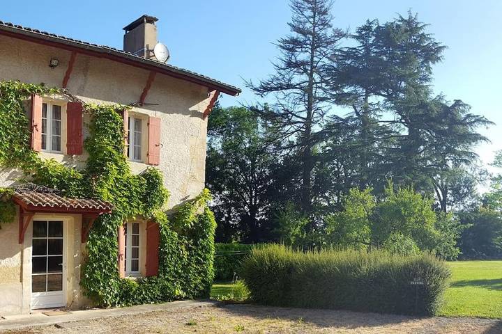 Location de vacances pour 7 personnes, avec piscine et jardin ainsi que vue sur le lac et vue, animaux acceptés à Montignac-de-Lauzun - 4
