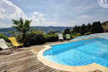 Gîte pour 4 personnes, avec piscine et jardin à Valfleury