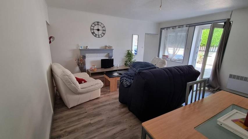 Gîte pour 5 personnes, avec Terrasse et Jardin dans Champvans