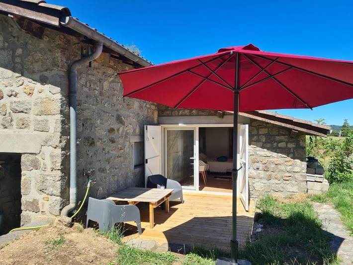 Chambre d’hôte pour 2 personnes, avec terrasse et piscine, animaux acceptés dans Parc Naturel Régional du Pilat - 3