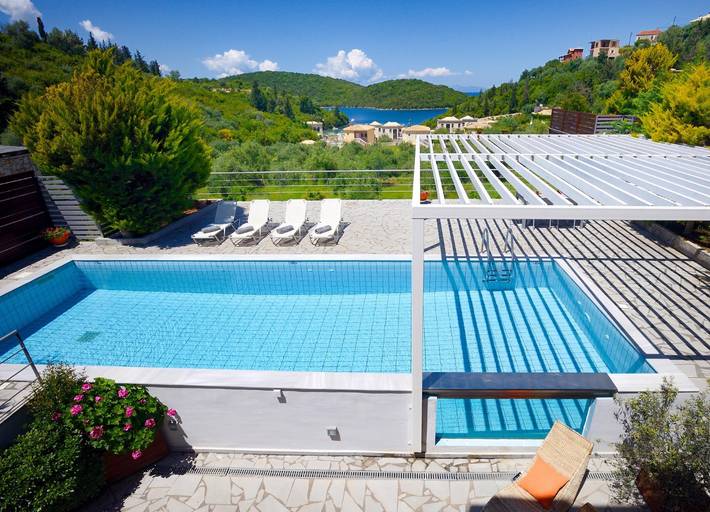 Ferienhaus für 4 Personen, mit Balkon und Terrasse sowie Garten und Pool