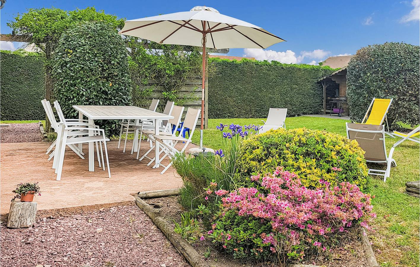 138sqm Beach Apt w/TV, Parking, Double Bed, & WiFi in Créances-Plage, Créances
