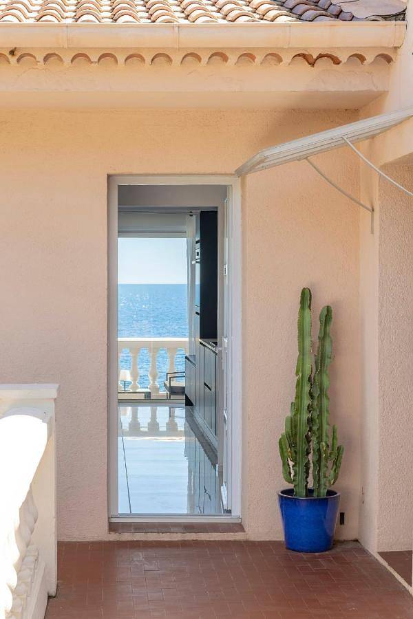 Gîte pour 2 personnes, avec terrasse et vue dans Plage d'Anthéor - 2