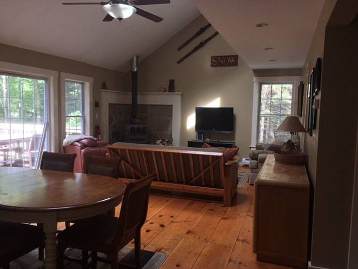 Vacation house for 10 people, with yard in New Hampshire