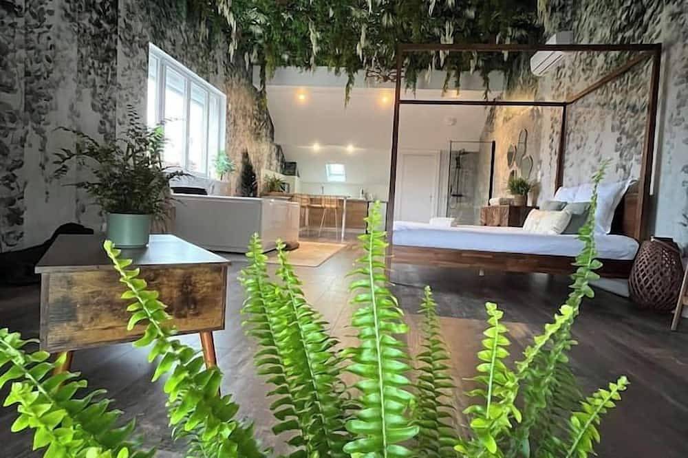 Entire apartment, Jungle palace apartment with jacuzzi 15 minutes from Disneyland in Nanteuil-lès-Meaux, Seine-et-Marne