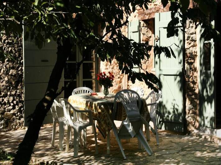 Gîte pour 6 personnes, avec balcon ainsi que jardin et piscine, adapté aux familles à Flayosc