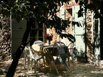 Gîte pour 6 personnes, avec piscine ainsi que jardin et balcon, adapté aux familles à Flayosc