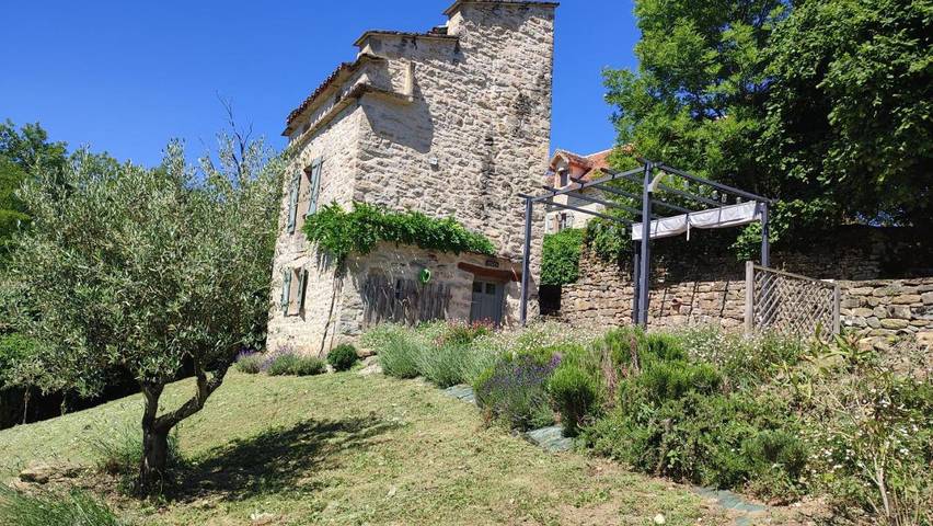 Location de vacances pour 2 personnes, avec Terrasse ainsi que Jardin et Vue à Caylus
