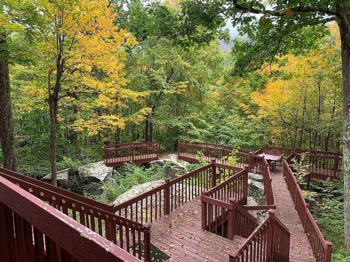 Vacation rental for 11 people, with hot tub and yard as well as balcony in Hunter