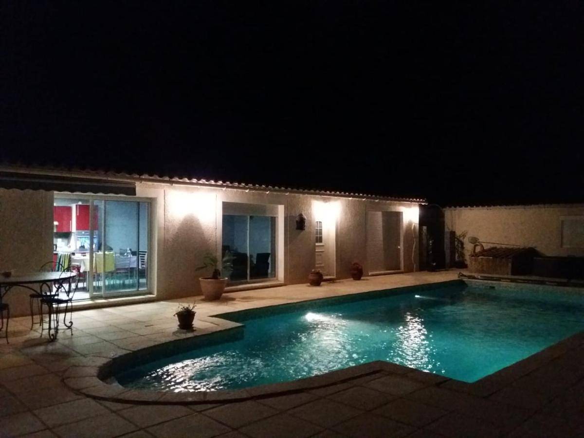 Appartement entier, Apartment with Pool View in Donzère, Région de nyons