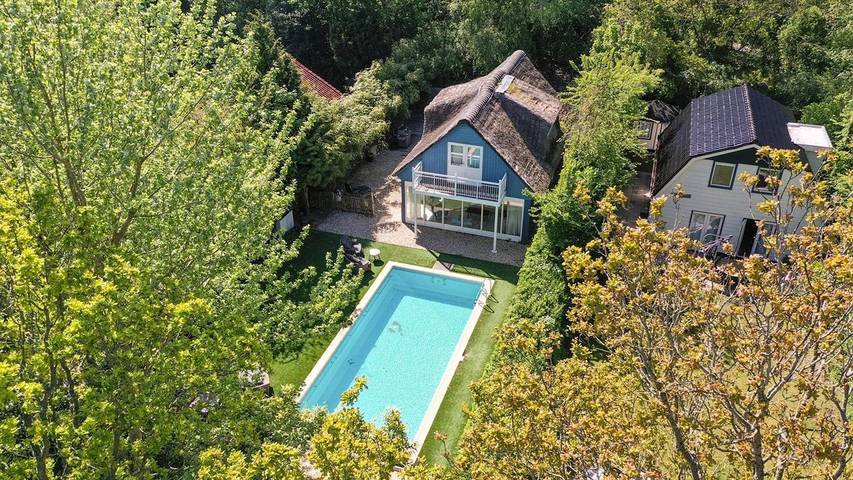 Villa voor 4 personen, with zwembad and terras as well as tuin, met huisdier op Texel