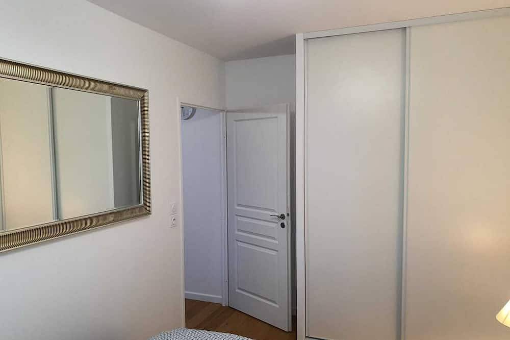 Appartement entier, Logement entier F2 meublé très lumineux et cosy- Le Plessis-Robinson, France in Le Plessis-Robinson, Hauts-de-Seine