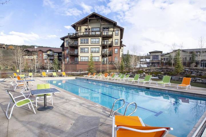 Gîte pour 9 personnes, avec piscine et jacuzzi à Granby - 2