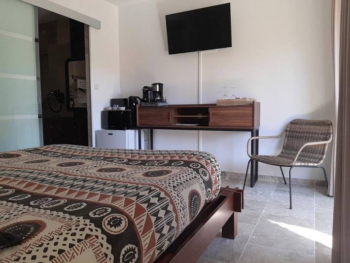 Location de vacances pour 2 personnes, avec jacuzzi ainsi que jardin et piscine à Alba-la-Romaine - 4