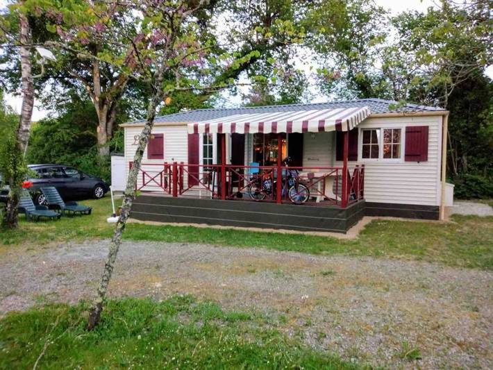 Location de vacances pour 8 personnes, avec Terrasse à Saint-Honoré-les-Bains